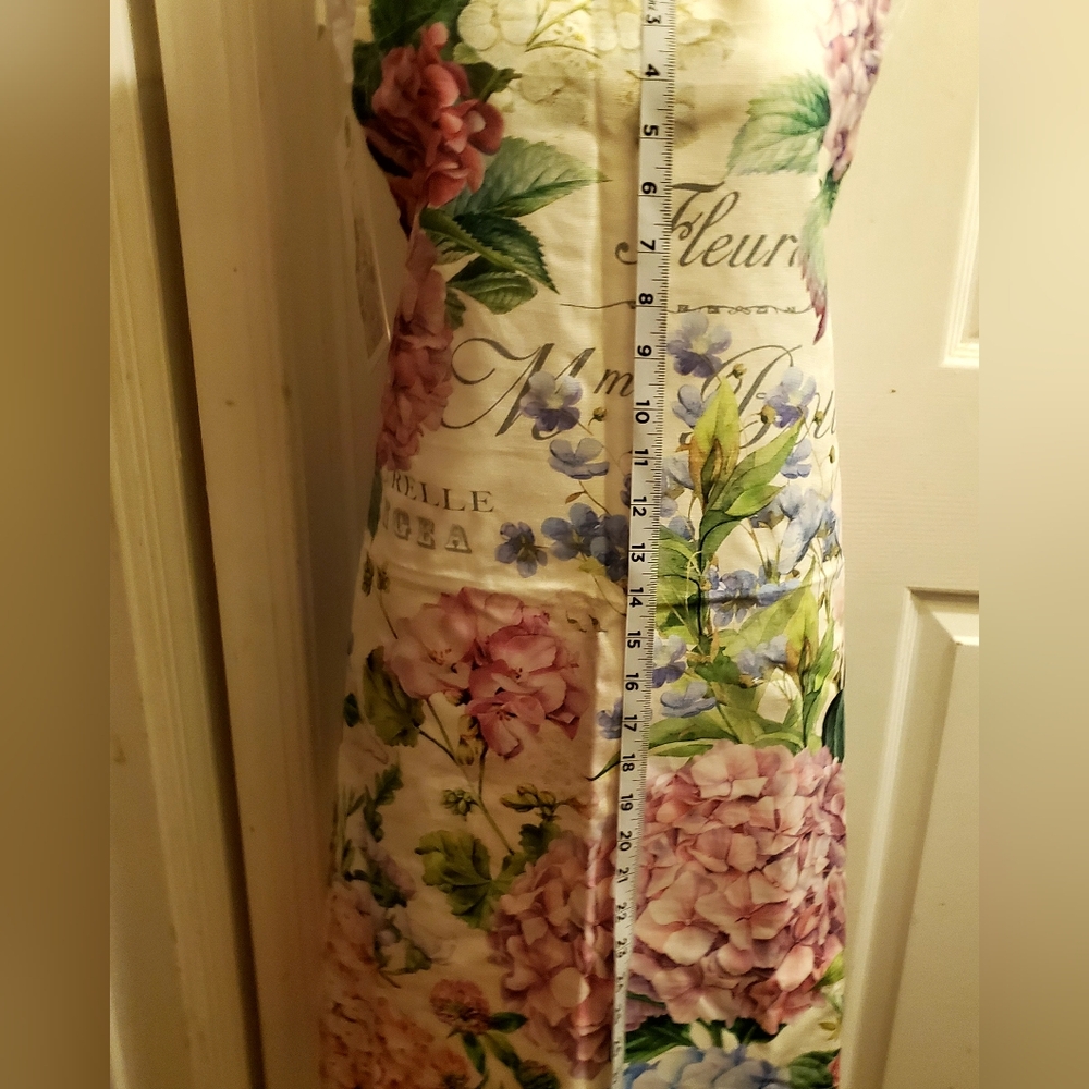 NWT  Brand NEW Michel Design Works  Adjustable Cotton Chef Apron